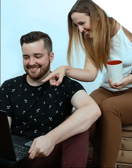 Olivier Filion-Côté et Joanie Renaud, cofondateurs de l’agence marketing web Cercle d’Or Média, au travail